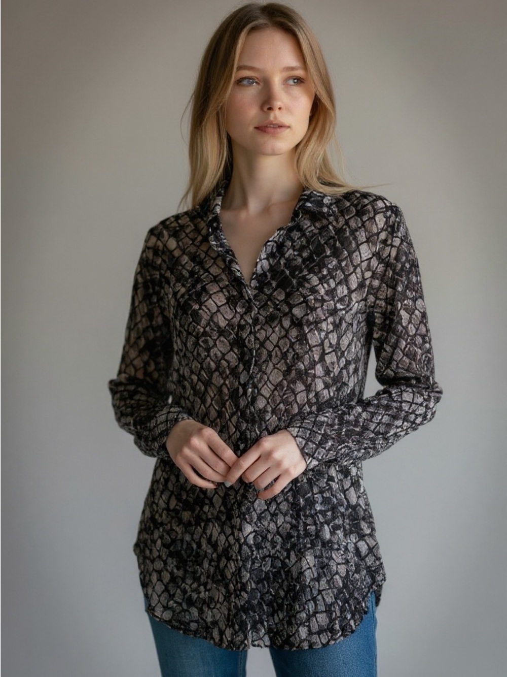 Rock & Republic Women’s Button Up blouse Semi-sheer with Snakeskin-like print M